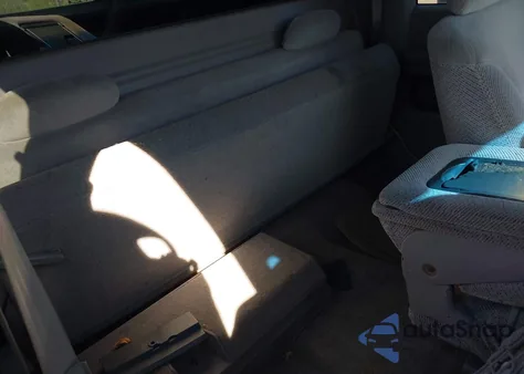 1996 GMC Sierra C1500 z USA, uszkodzony, nr VIN 2GTEC19M9T1527701